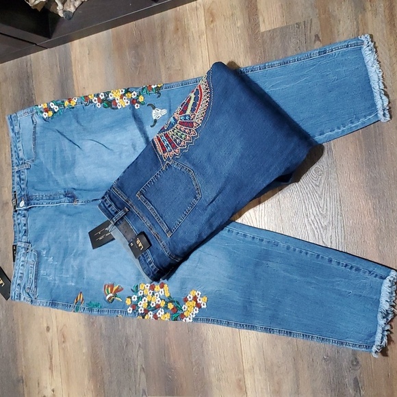 Lucky & Blessed Blue Embroidered Boyfriend Women Jeans - NWT - Picture 1 of 15